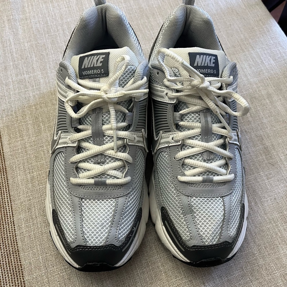 Nike Vomero 5 White and Gray Running Shoes- Size 8.5/Youth 7